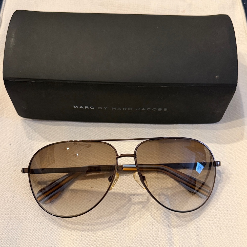 Marc by Marc Jacobs Brown Aviator Sunglasses with case - Picture 5 of 5